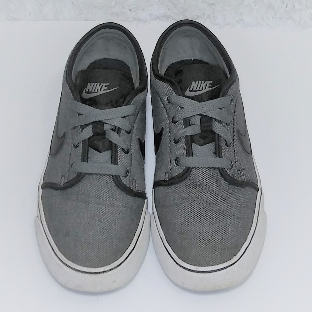 Nike Toki Grey & Black low profile sneakers - Picture 1 of 7